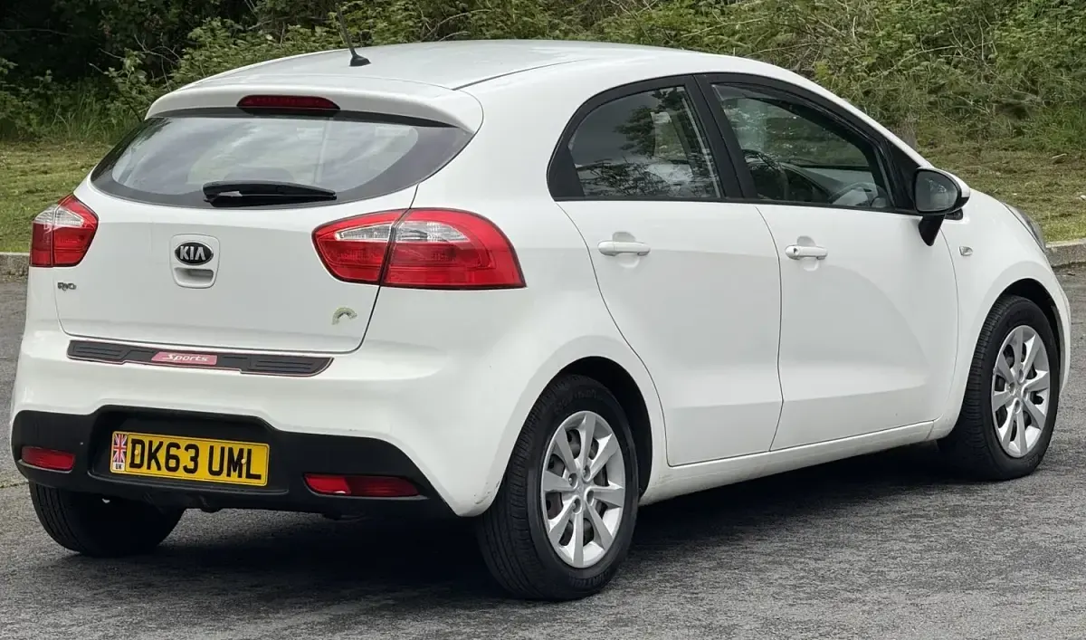 Used Kia Rio 2013 White Hatchback