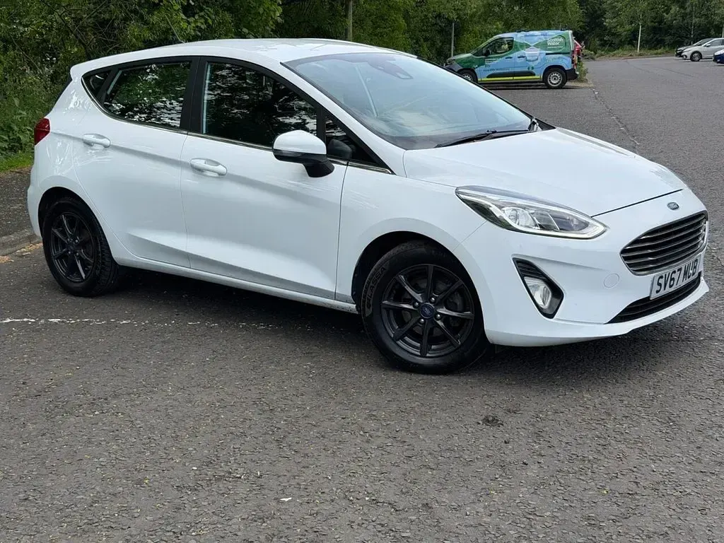 Używany Ford Fiesta Zetec 100 KM (73 kW) 2017 Biały Hatchback