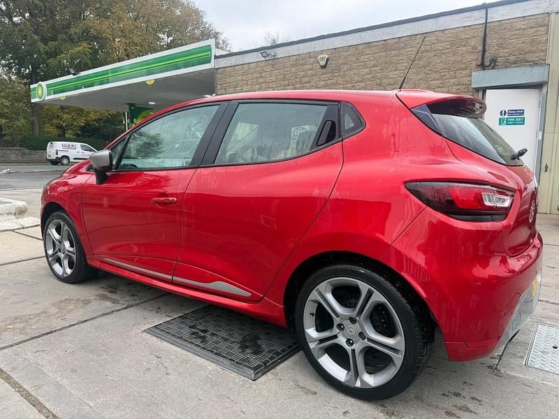 Used Renault Clio IV Dynamique 120 HP (88 kW) 2017 Red Hatchback