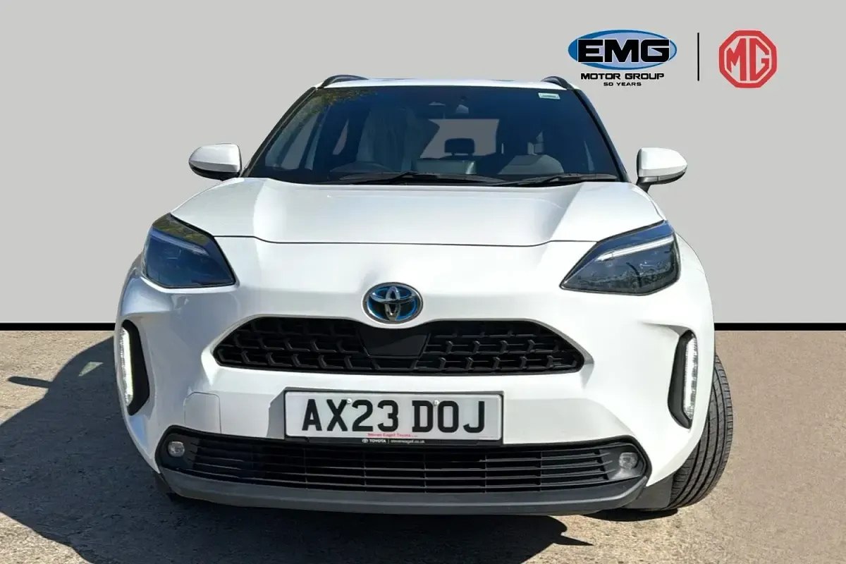 Used Toyota Yaris Design 116 HP (85 kW) 2023 White Hatchback