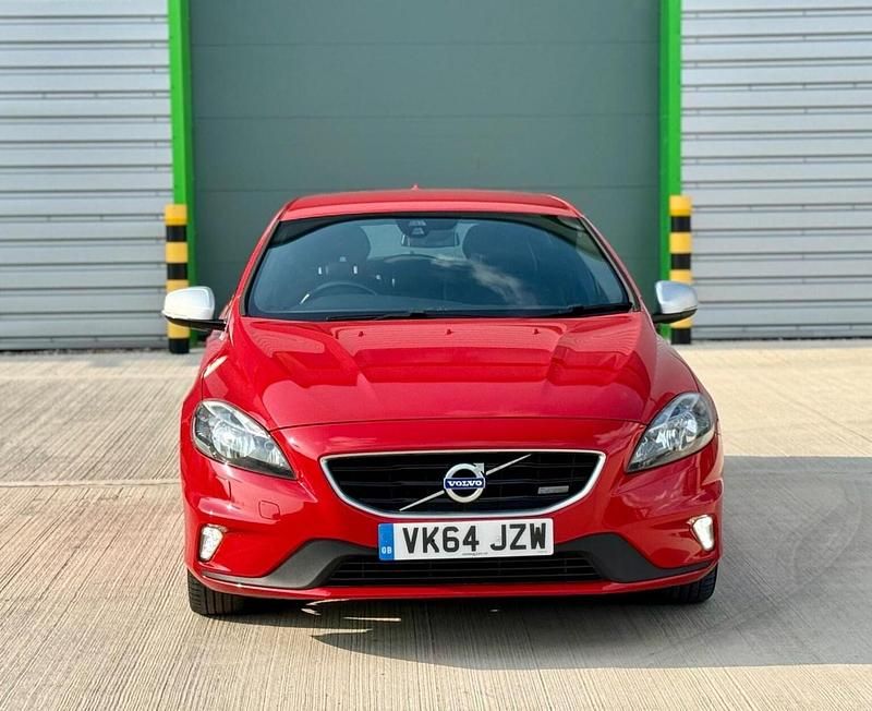 Used Volvo V40 R-Design 115 HP (84 kW) 2014 Red Hatchback
