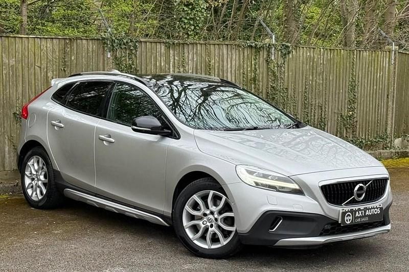 Used Volvo V40 CC Pro 152 HP (111 kW) 2018 Estate