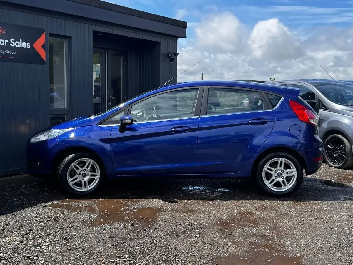 Used Ford Fiesta Zetec 100 HP (73 kW) 2014 Blue Hatchback