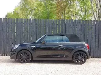 Begagnad Mini Cooper S Cabriolet Exclusive 192 HK (141 kW) 2019 Svart Cab