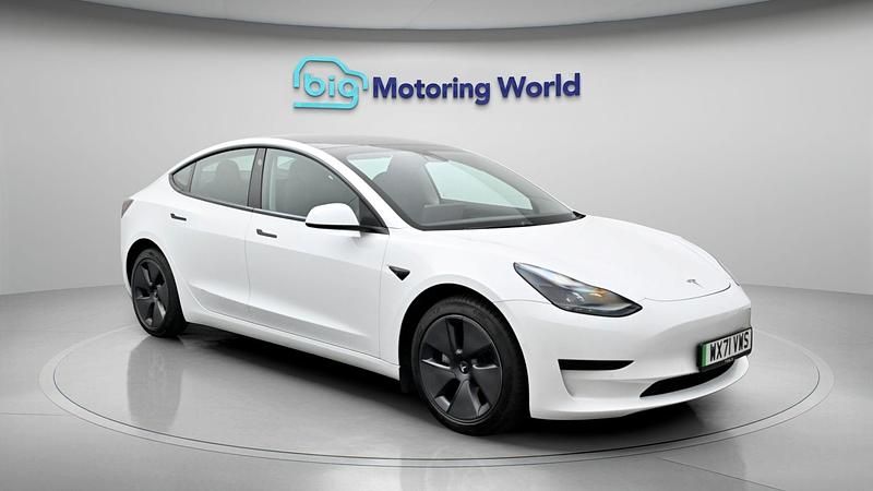 Used Tesla Model 3 Standard Range Plus 239 kW (325 HP) 2021 White Sedan
