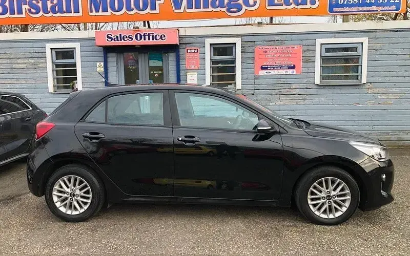 Used Kia Rio 77 HP (56 kW) 2017 Black Hatchback