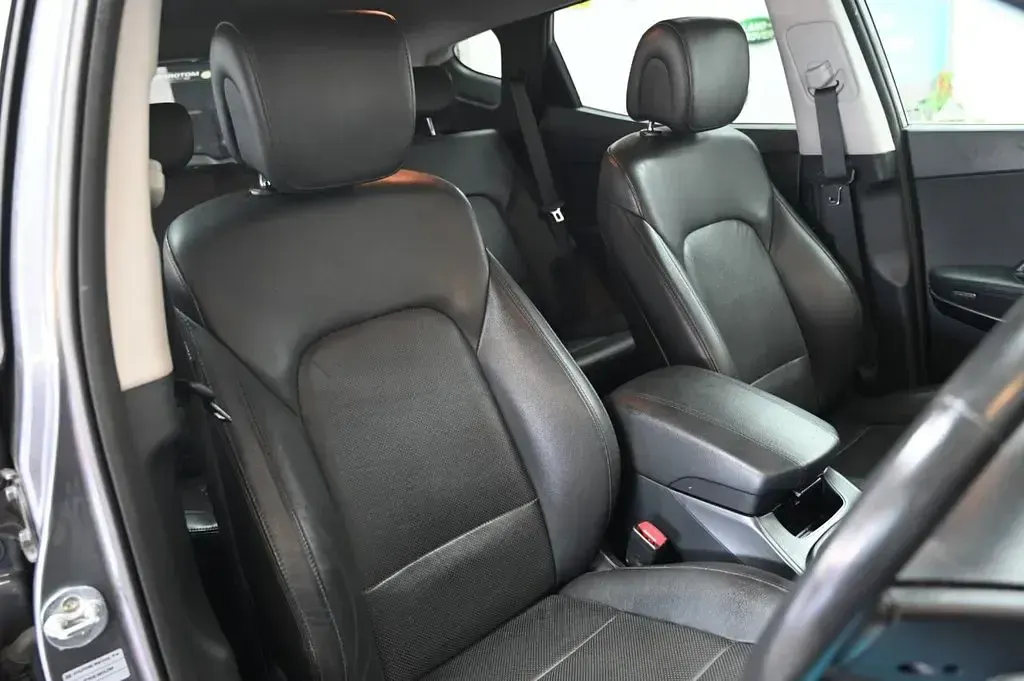 Used Hyundai Santa Fe Premium 200 HP (147 kW) 2016 Silver SUV