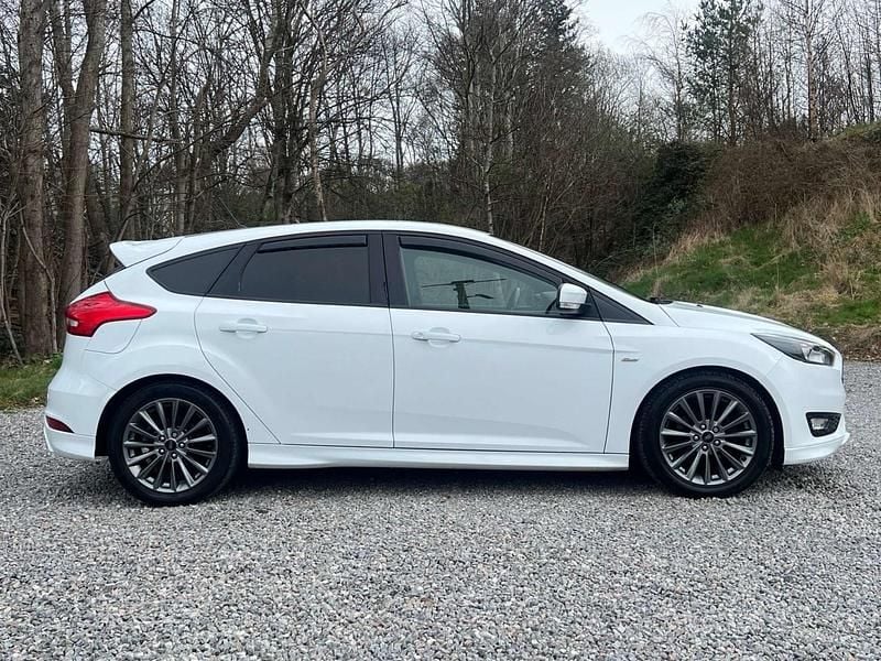 Used Ford Focus ST-Line 140 HP (102 kW) 2018 White Hatchback