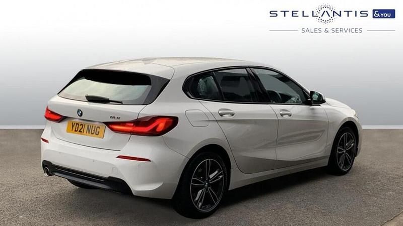 Used BMW 118 Sport Line 134 HP (98 kW) 2021 White Hatchback