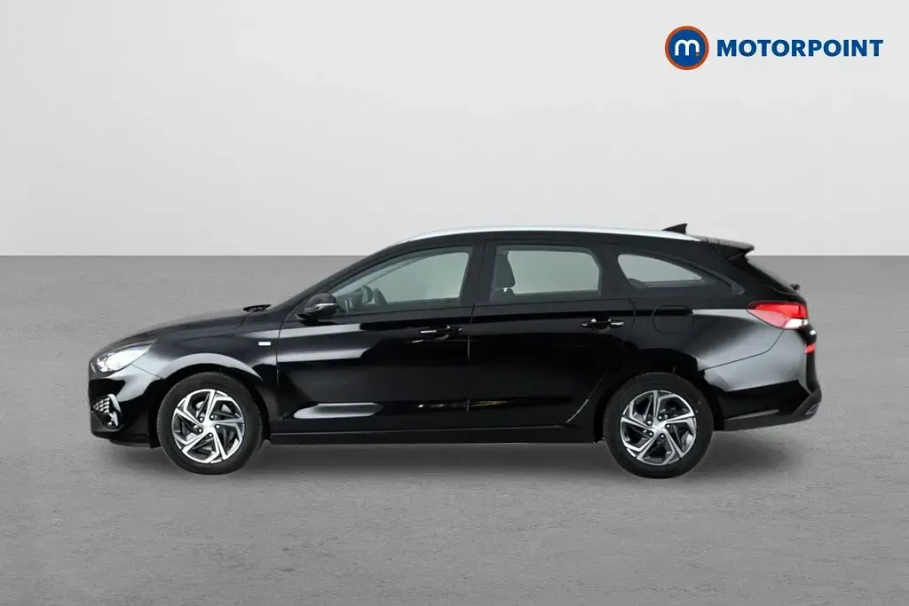 Used Hyundai i30 SE 120 HP (88 kW) 2022 Black Estate