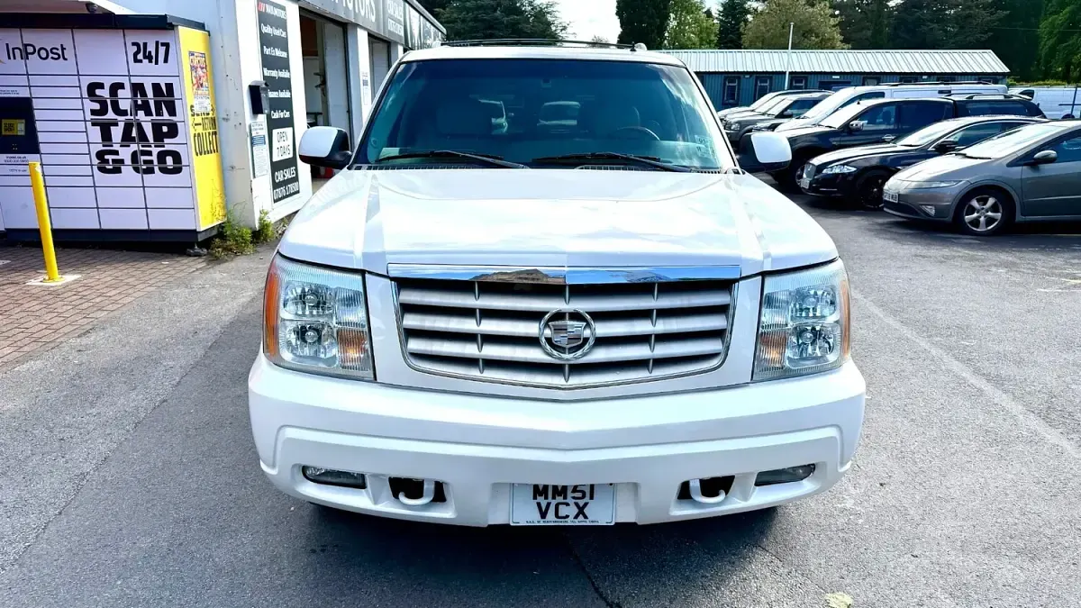 Used Cadillac Escalade 349 HP (256 kW) 2004 White
