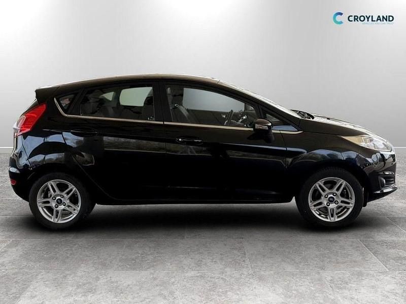 Used Ford Fiesta Zetec 80 HP (58 kW) 2014 Black Hatchback