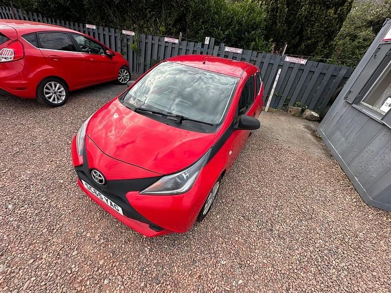 Used Toyota Aygo 68 HP (50 kW) 2015 Red Hatchback
