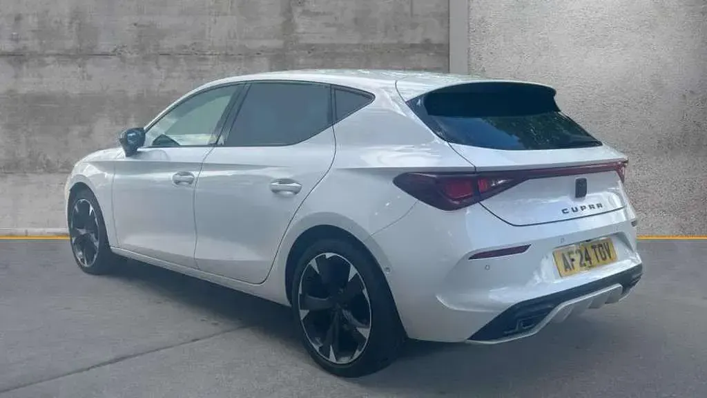 Used Cupra Leon 150 HP (110 kW) 2024 White Hatchback