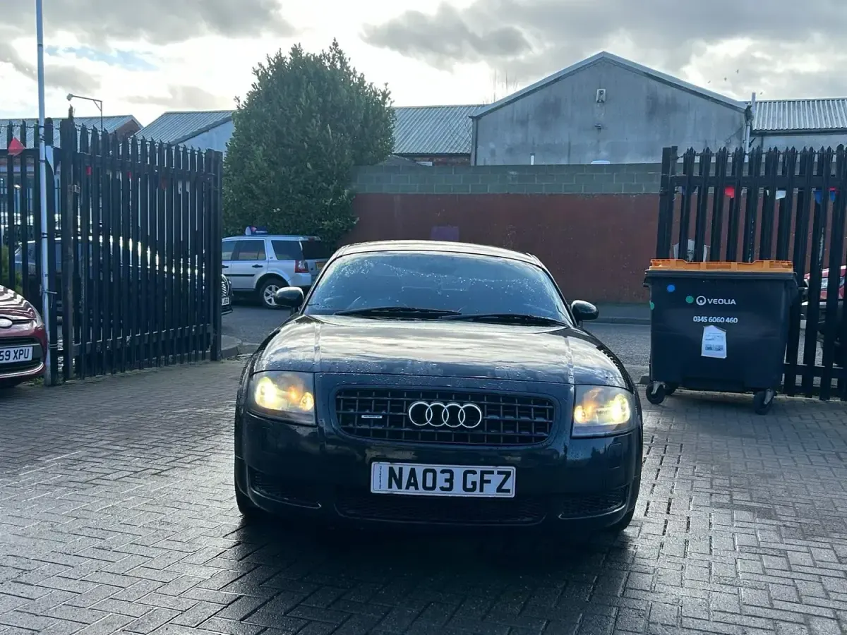 Używany Audi TT Advanced 225 KM (165 kW) 2003 Czarny Coupe