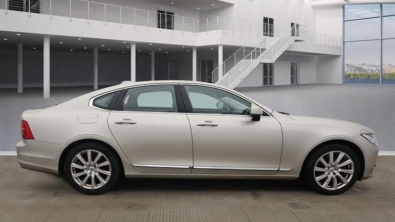 Used Volvo S90 Inscription 235 HP (172 kW) 2017 Gold Sedan