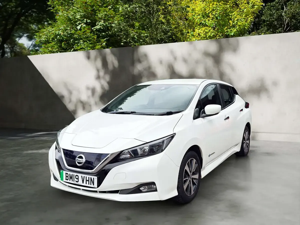 Used Nissan Leaf Acenta 110 kW (150 HP) 2019 White Hatchback