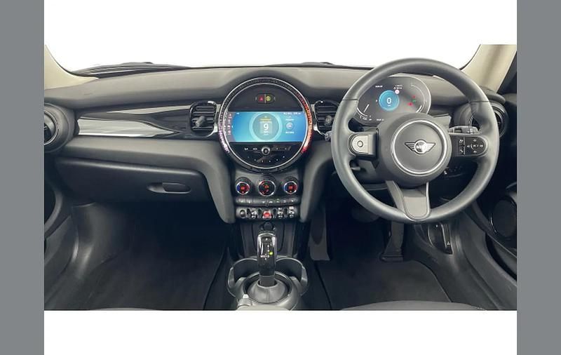 Begagnad Mini Cooper Classic 136 HK (100 kW) 2022 Silver Halvkombi