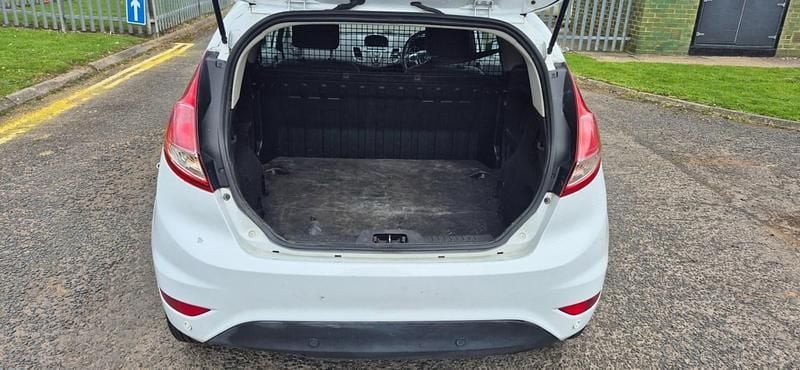 Used Ford Fiesta 75 HP (55 kW) 2015 White Van