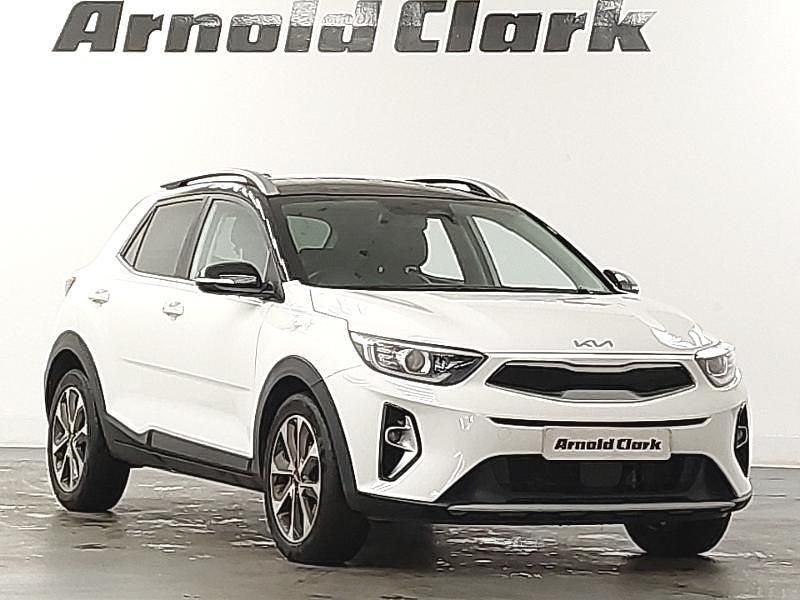 White Used 2022 Kia Stonic SUV | £16,998 (A bit pricey) - Image 1/4