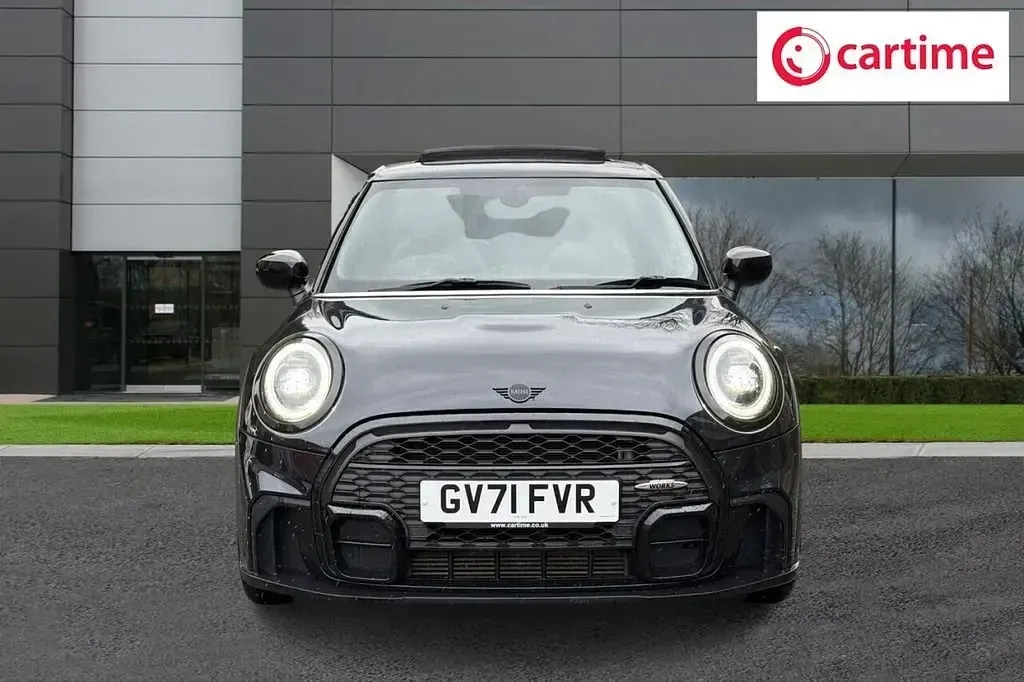 Usado Mini Cooper Hatch 136 CV (100 kW) 2022 Negro Utilitario
