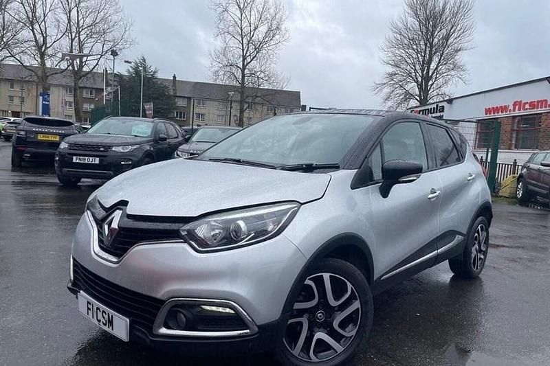 Used Renault Captur Dynamique 90 HP (66 kW) 2017 Silver/black SUV