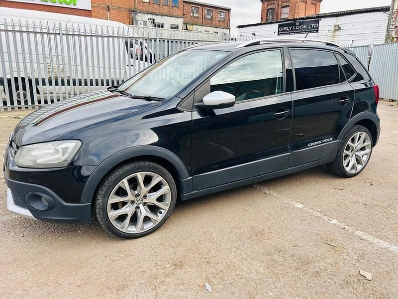 Begagnad VW Polo Cross 2015 Svart Halvkombi