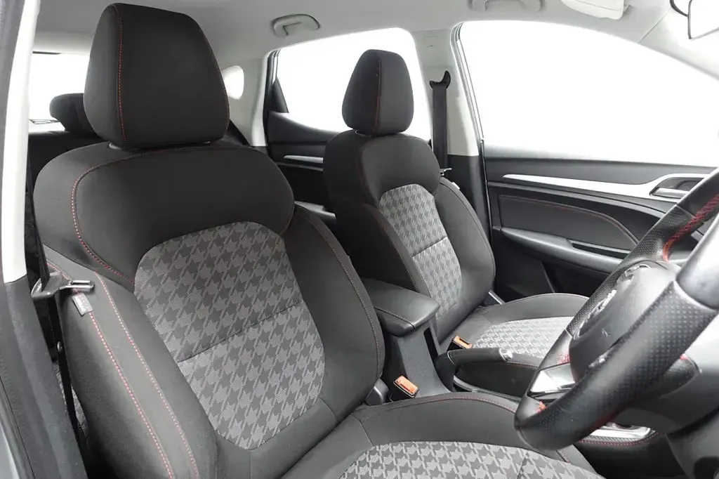 Usado MG ZS Excite 106 CV (77 kW) 2022 Plateado SUV