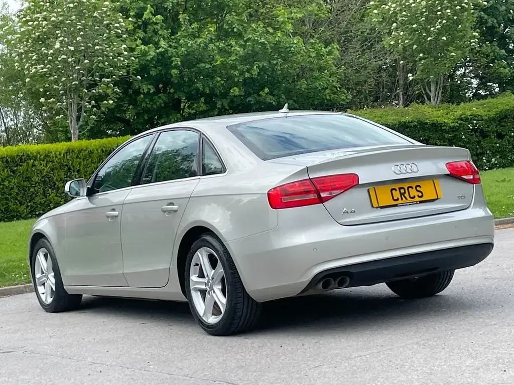 Usado Audi A4 Design 143 CV (105 kW) 2012 Plateado Berlina