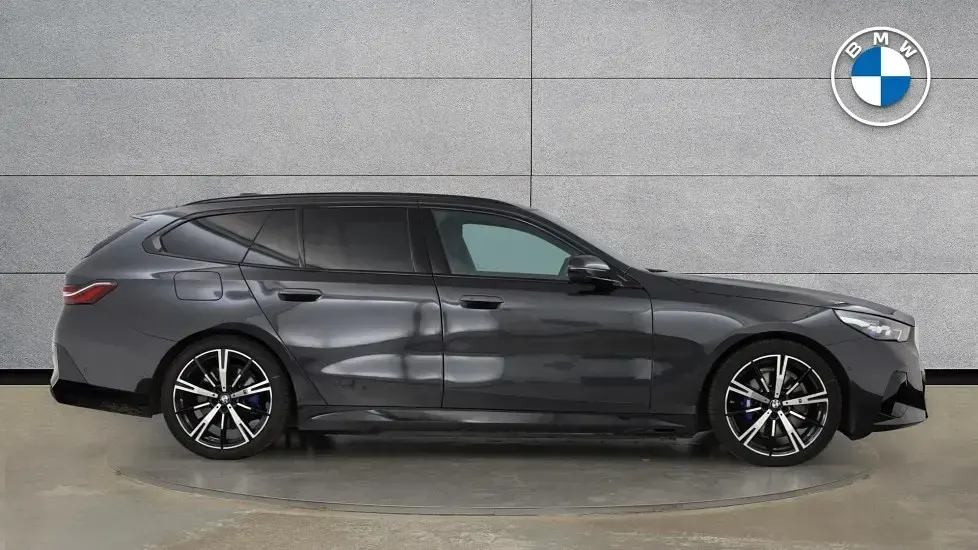 Usado BMW 530e M Sport 295 HP (216 kW) 2025 Cinzento Carrinha