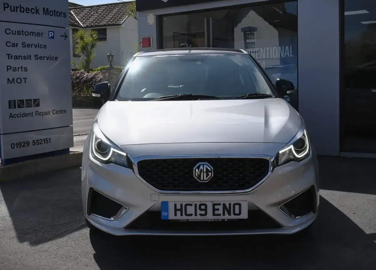 Begagnad MG MG3 Exclusive 106 HK (77 kW) 2019 Silver Halvkombi