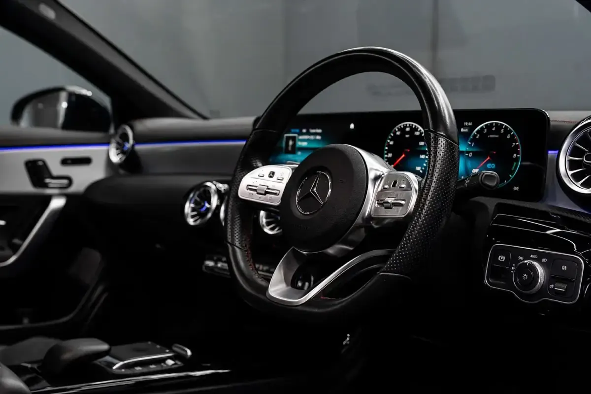 Begagnad Mercedes CLA250 AMG Line Premium Plus 2023 Grå Sedan