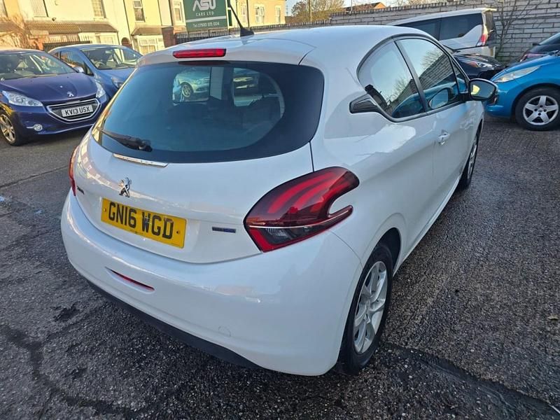 Used Peugeot 208 Active 2016 White Hatchback