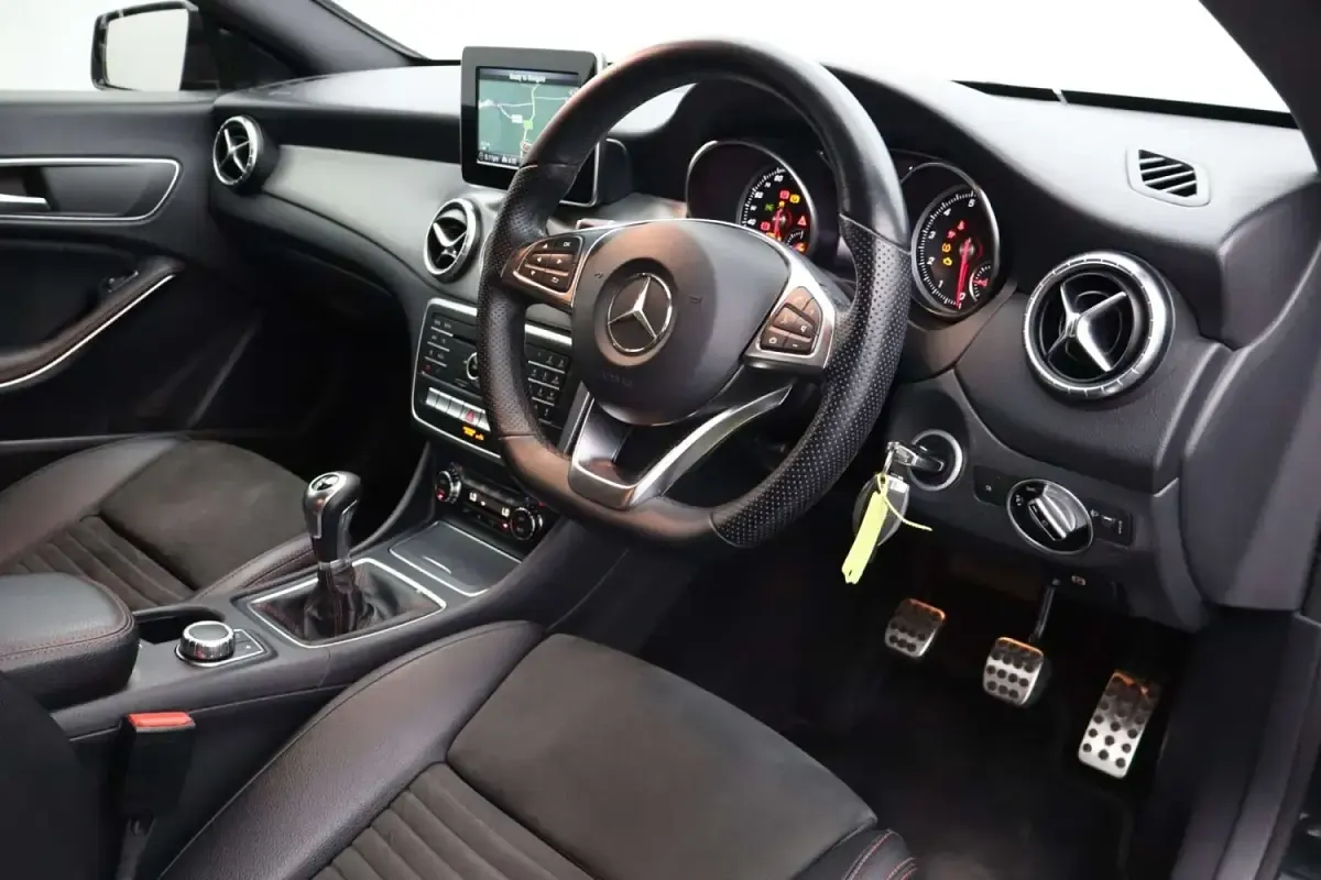 Begagnad Mercedes CLA180 AMG line 122 HK (89 kW) 2018 Svart Sedan