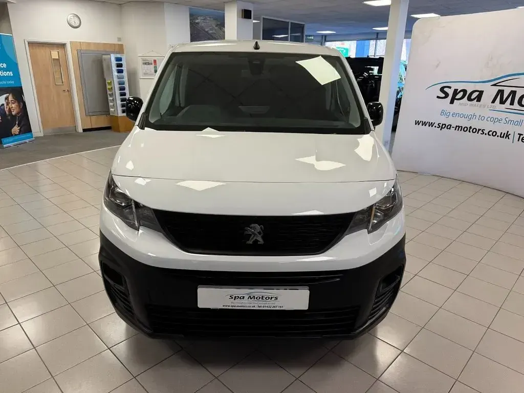 Used Peugeot Partner Premium 2023 White MPV