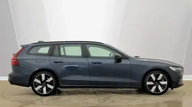 Used Volvo V60 Plus 345 HP (253 kW) 2025 Blue Estate
