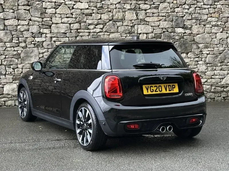 Used Mini Cooper S Exclusive 175 HP (128 kW) 2020 Black Hatchback