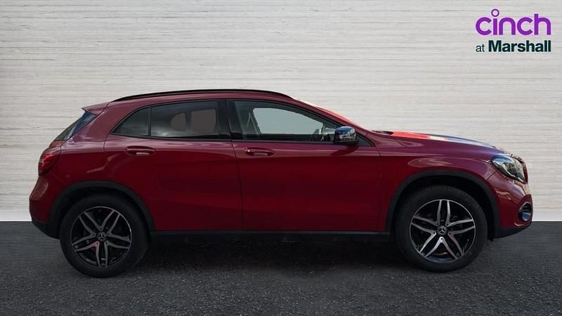 Used Mercedes GLA180 Urban 122 HP (89 kW) 2020 Red SUV