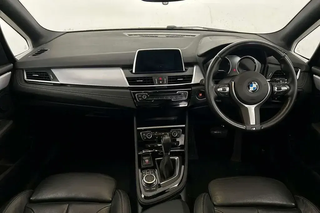 Begagnad BMW 225 M Sport 221 HK (162 kW) 2020 Vit Halvkombi
