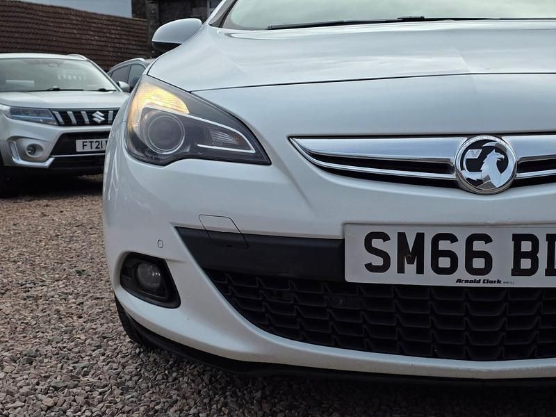 Used Vauxhall Astra GTC SRi 2016 White Hatchback