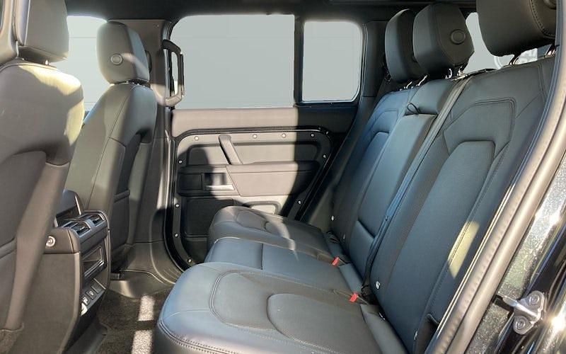 Used Land Rover Defender SE Dynamic 249 HP (183 kW) 2025 Estate