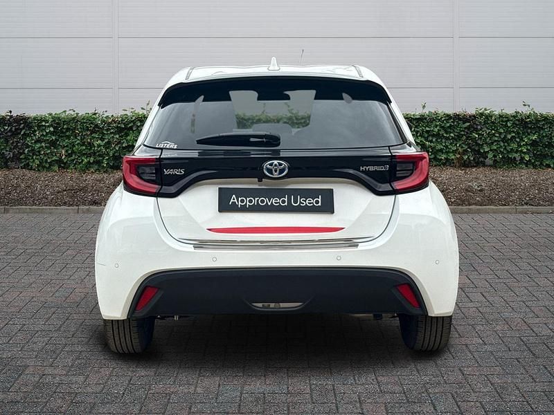 Used Toyota Yaris Hybrid Design 2023 White Hatchback
