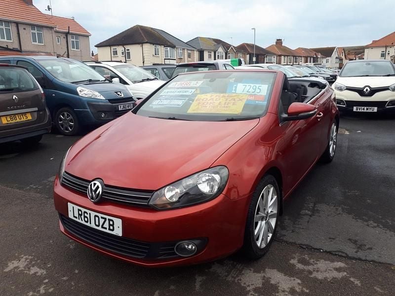 Used VW Golf SE 105 HP (77 kW) 2011 Red Cabriolet