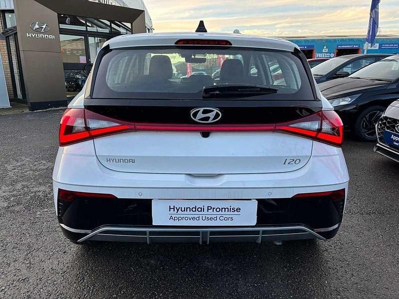 New Hyundai i20 Premium 90 HP (66 kW) 2025 White Hatchback