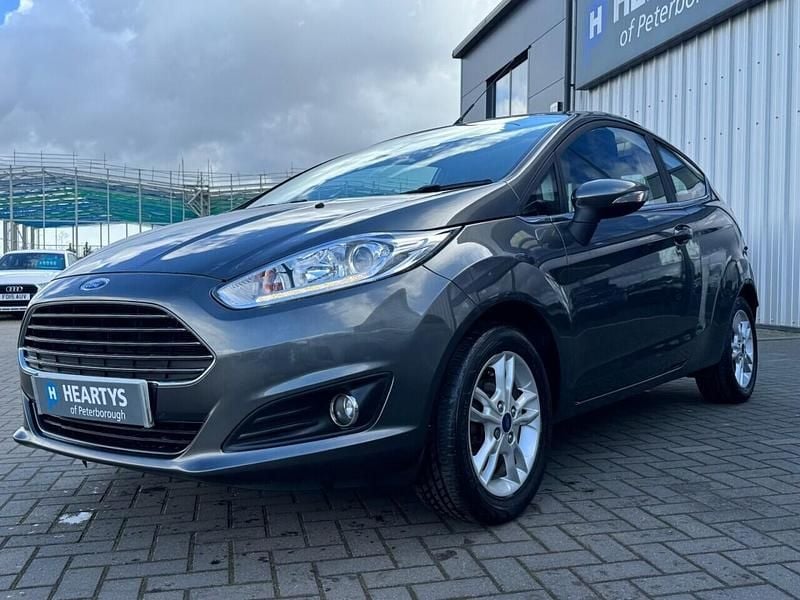 Used Ford Fiesta Zetec 100 HP (73 kW) 2016 Grey Hatchback