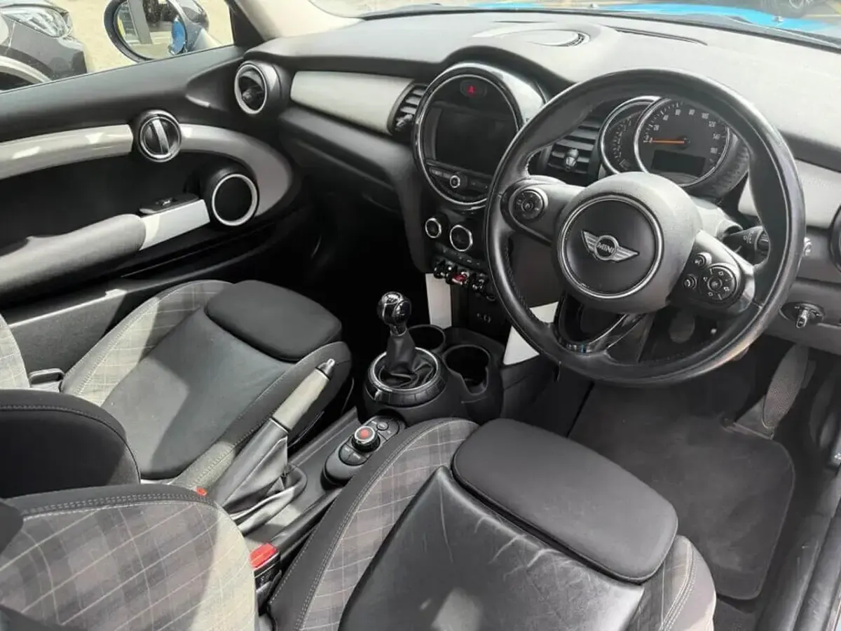 Used Mini Cooper Hatch 134 HP (98 kW) 2017 Blue Hatchback