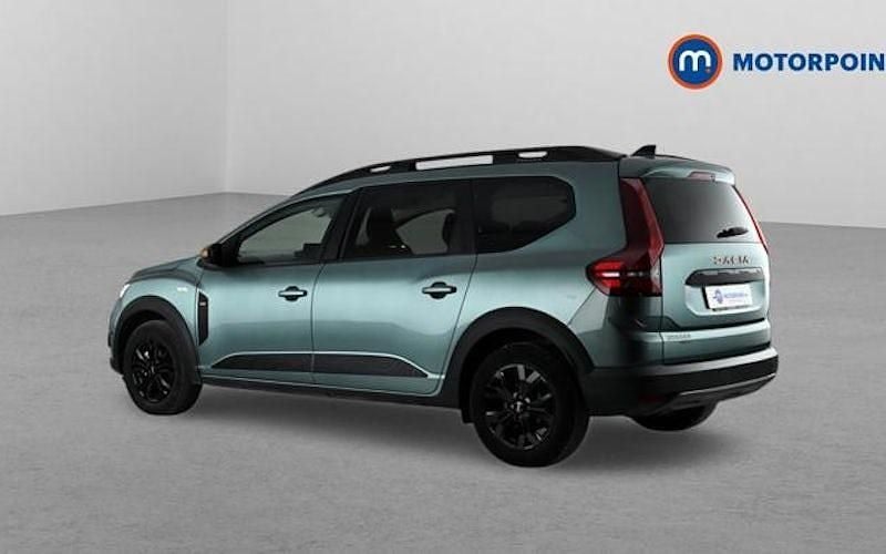 Used Dacia Jogger Extreme 141 HP (103 kW) 2024 Green MPV