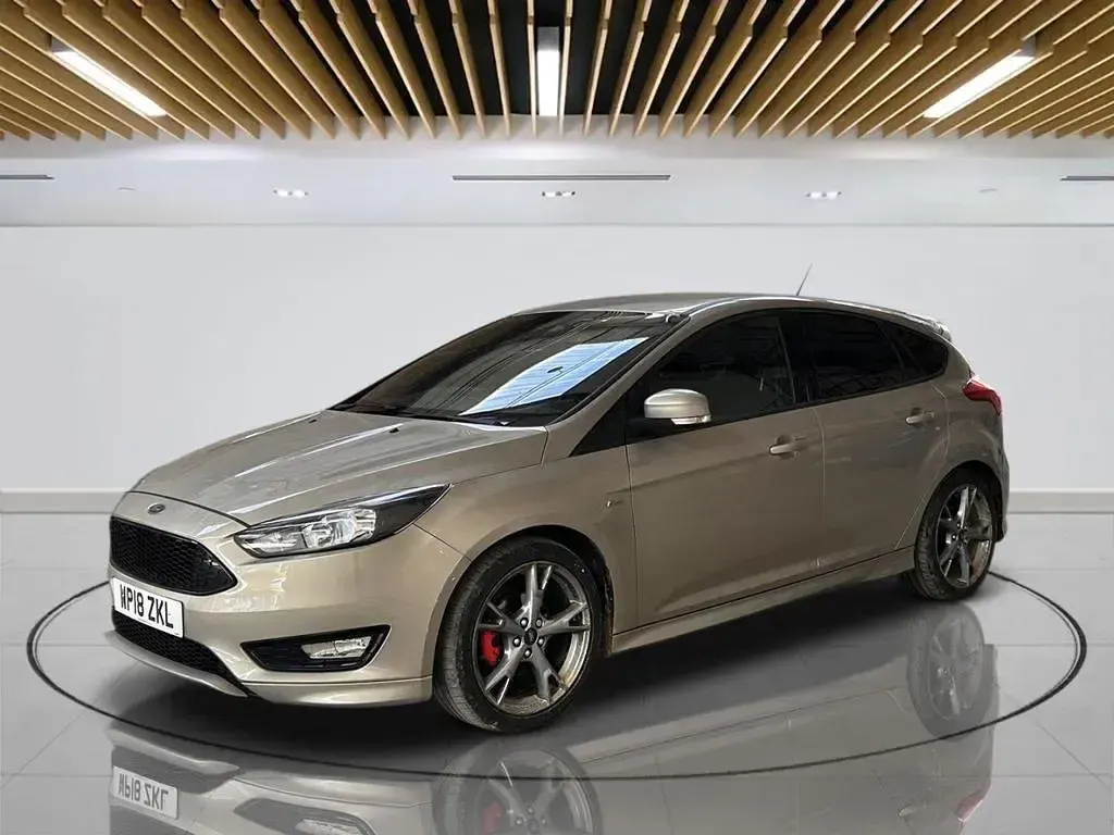 Used Ford Focus ST-Line X 140 HP (102 kW) 2018 Silver Hatchback