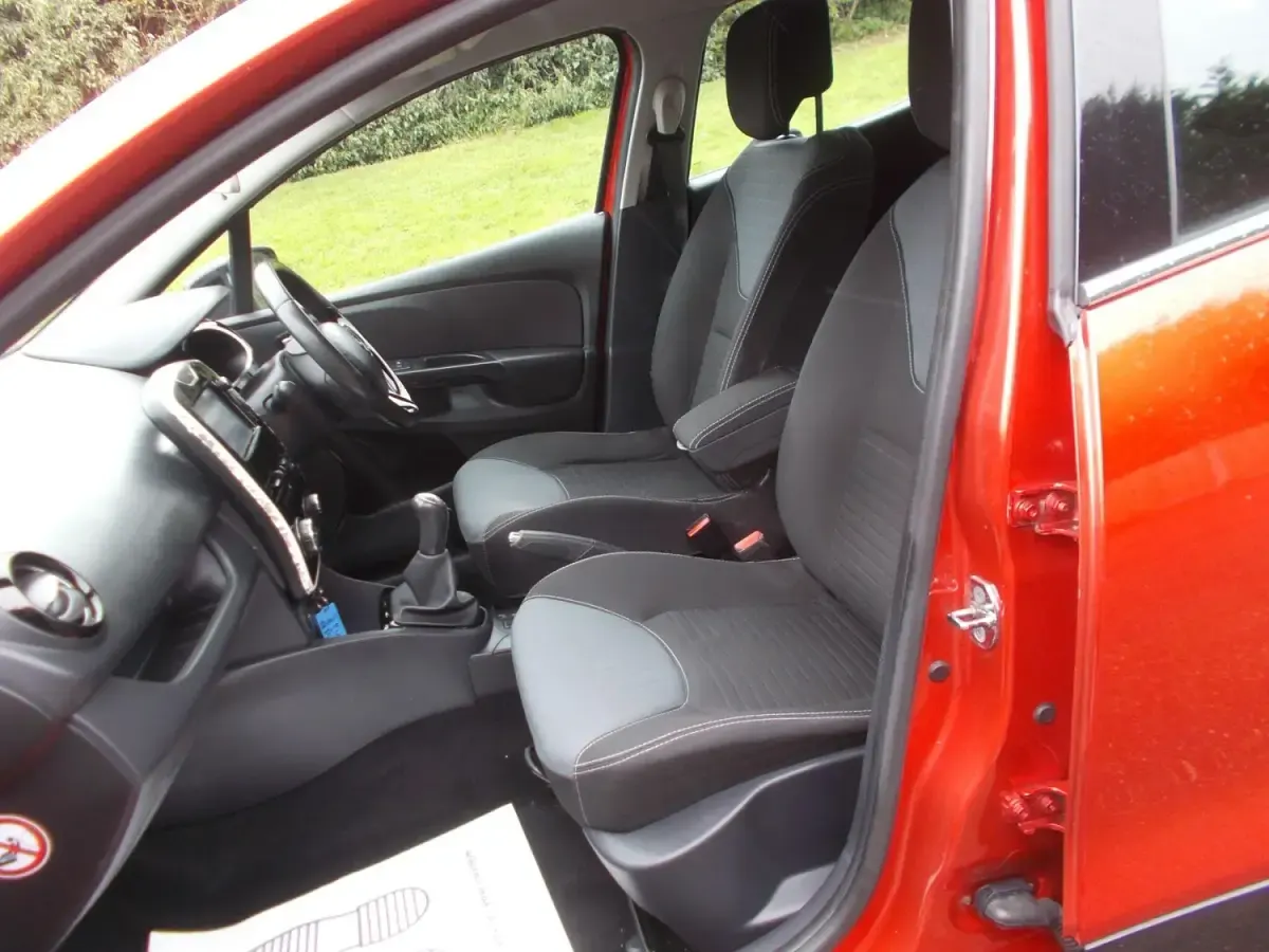 Begagnad Renault Clio IV Dynamique 90 HK (66 kW) 2015 Röd Halvkombi