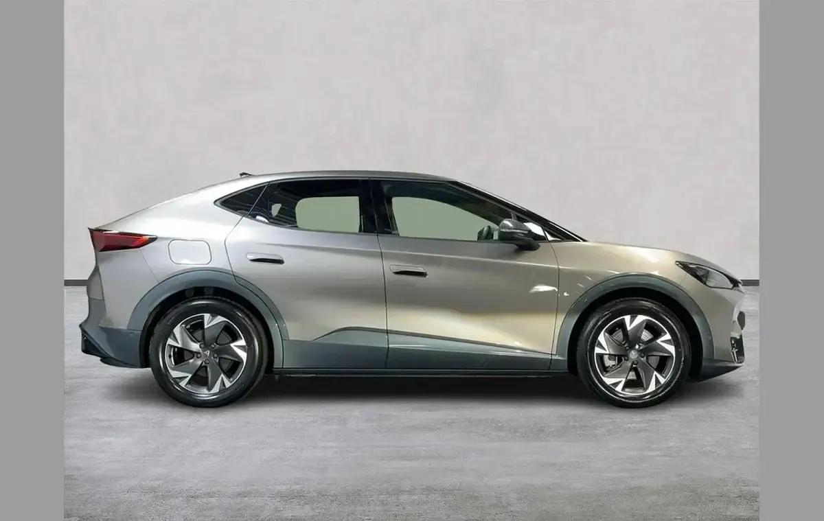 Usado Cupra Tavascan 210 kW (286 HP) 2024 Bege SUV